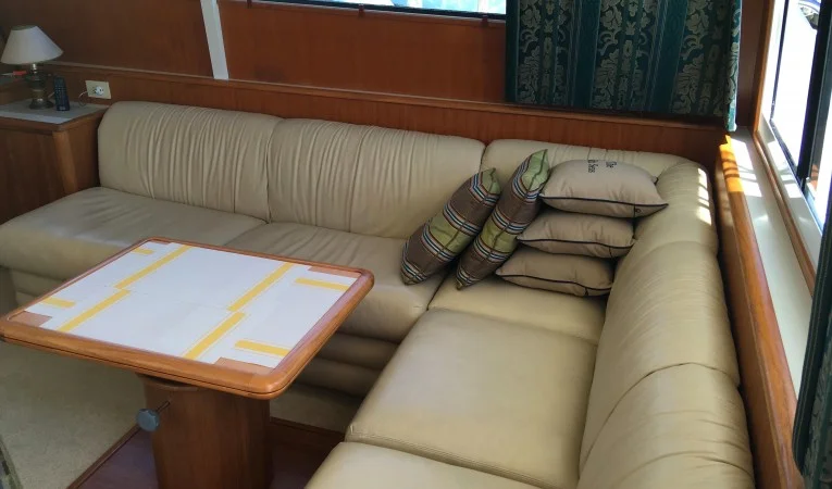 43 Tiara Salon Seating