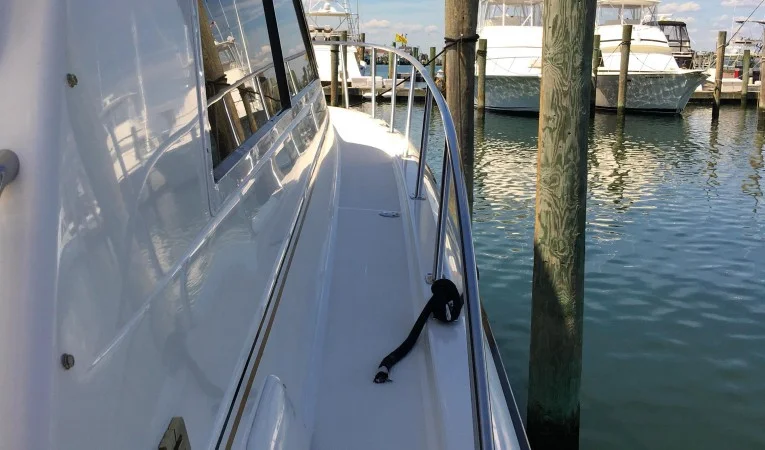 43 Tiara Starboard Walkway