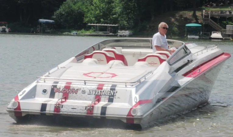 47 Fountain Stern 3