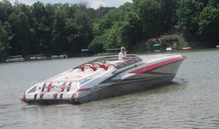 47 Fountain Starboard Stern