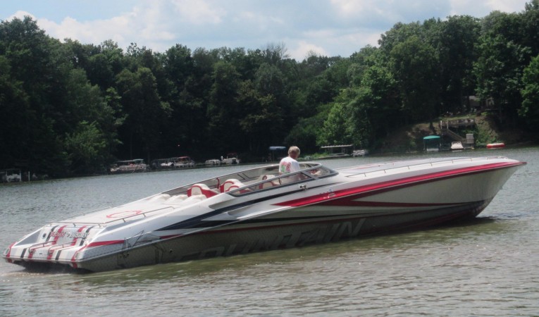 47 Fountain Starboard Profile