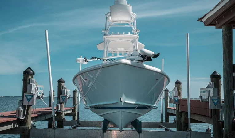 23 Albury Brothers Bow on Lift