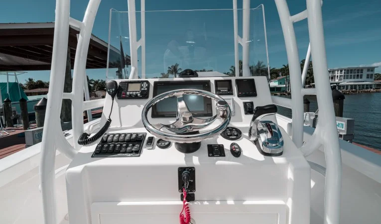 23 Albury Brothers Helm 2