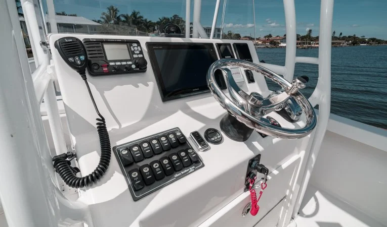 23 Albury Brothers Helm 4