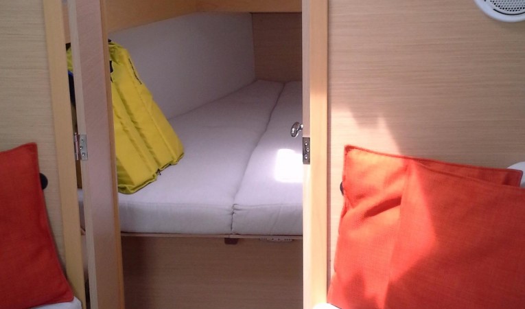 30 Beneteau Owner's Cabin