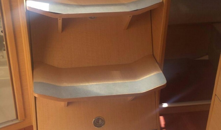 30 Beneteau Every detail has been preserved with masking tape.