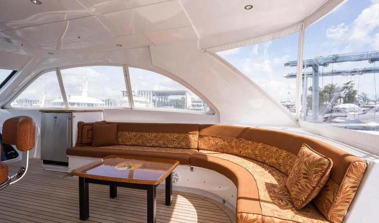 72 Hatteras Flybridge Starboard Settee