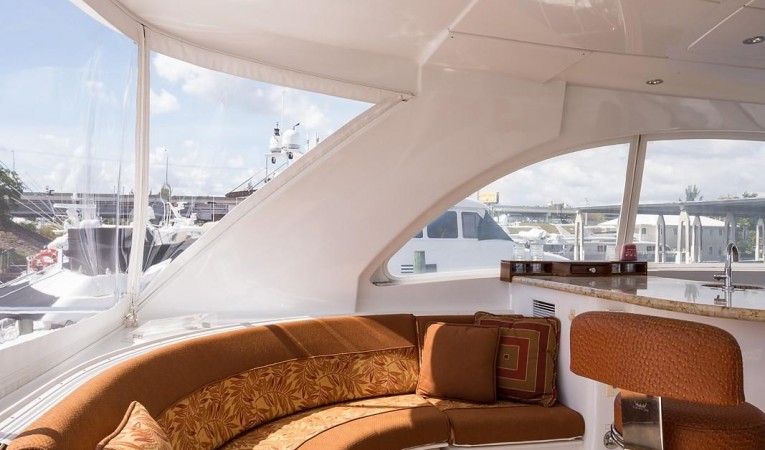 72 Hatteras Flybridge Port Settee