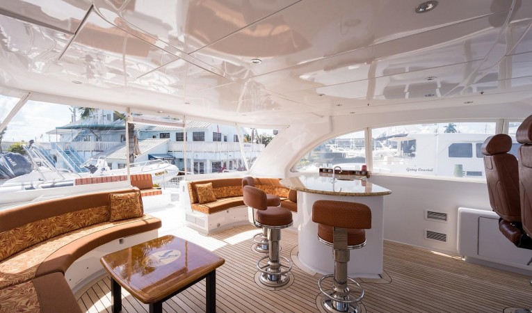 72 Hatteras Flybridge Aft