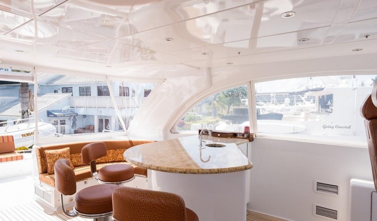 72 Hatteras Flybridge Bar