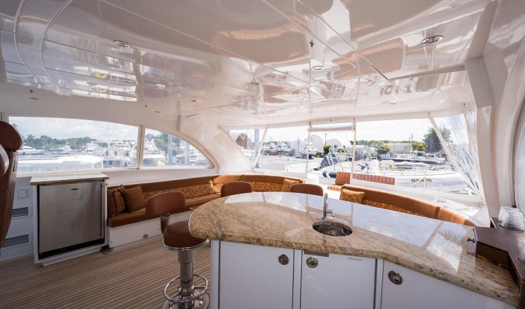 72 Hatteras Flybridge Starboard Aft