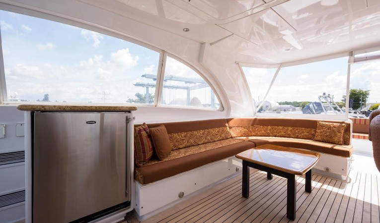 72 Hatteras Flybridge Port Aft