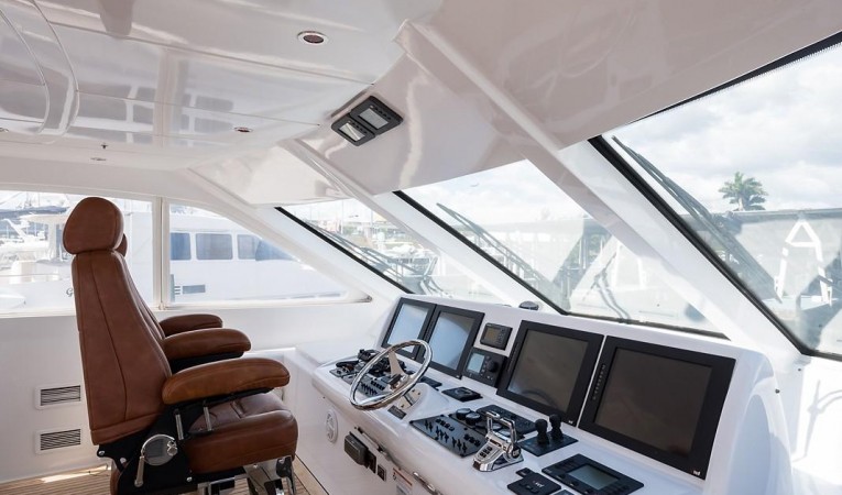 72 Hatteras Helm to Port