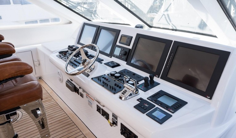 72 Hatteras Helm Electronics to Port