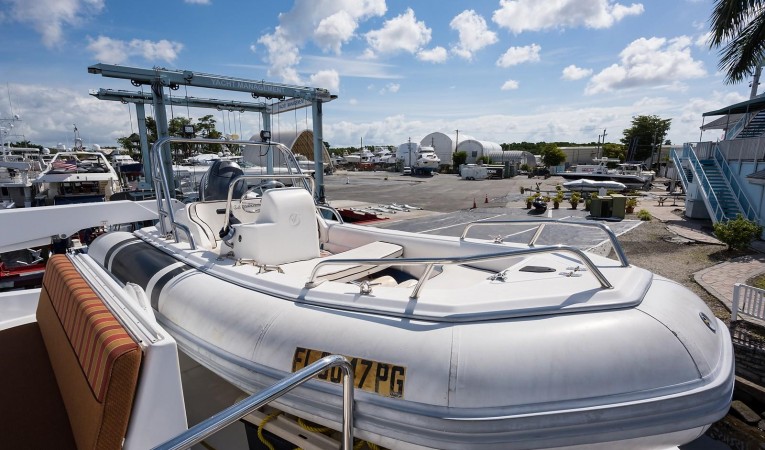 72 Hatteras Rendova Tender