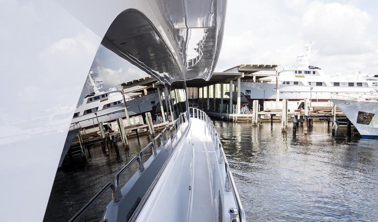 72 Hatteras Starboard Side Deck