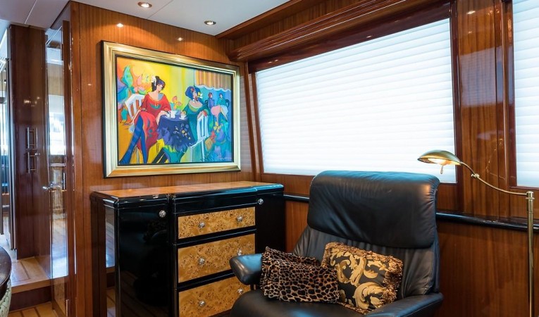 72 Hatteras Salon Recliner