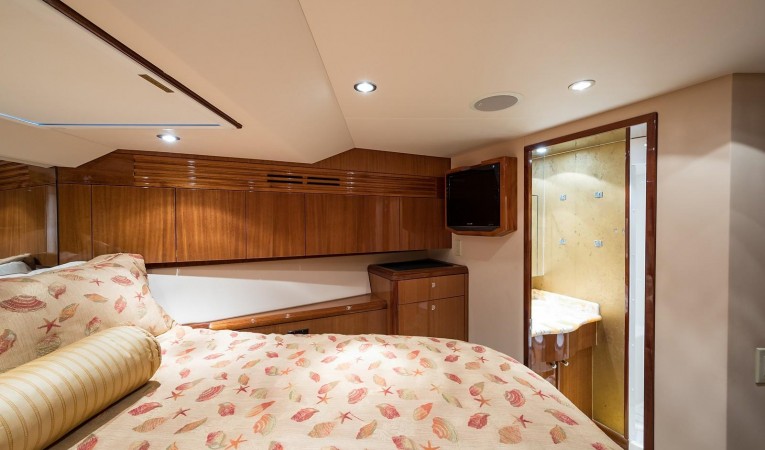 72 Hatteras VIP Guest Stateroom to Starboard