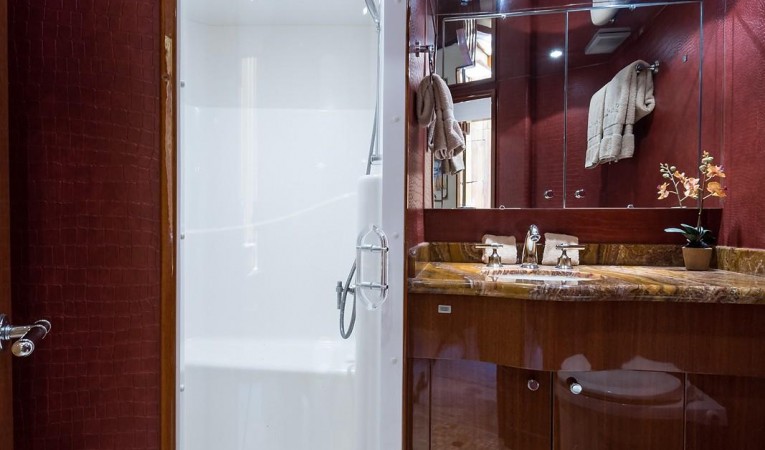 72 Hatteras Guest Shower