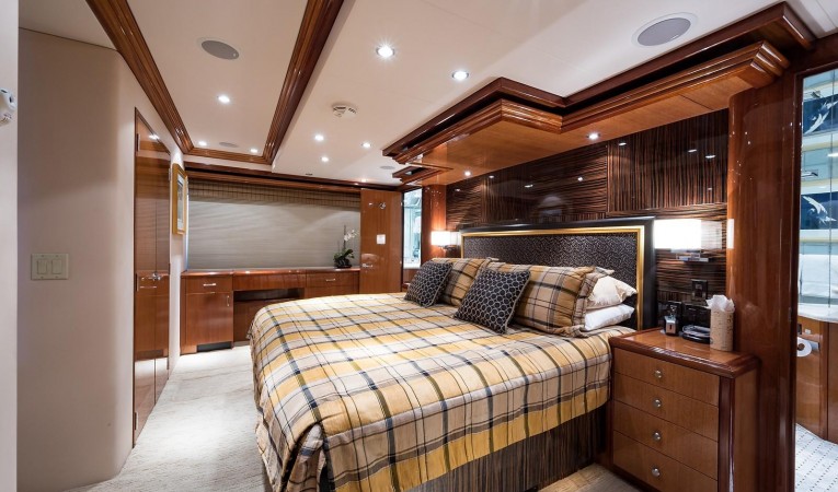 72 Hatteras Master Stateroom to Starboard