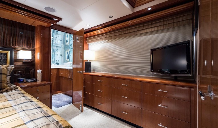 72 Hatteras Master Dresser