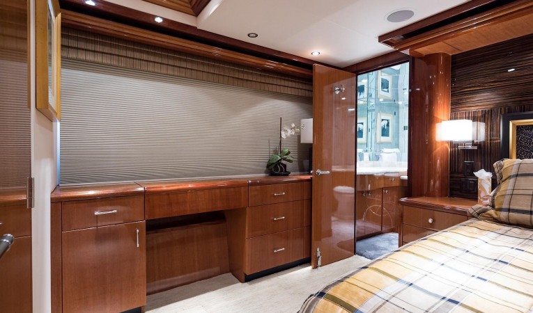 72 Hatteras Master Vanity