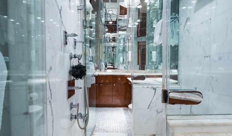 72 Hatteras Master Shower His Side