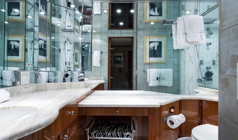 72 Hatteras Master Bath "Hers"