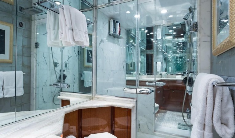 72 Hatteras Master Bath "Hers"