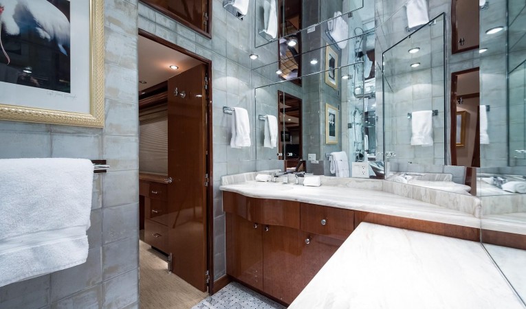 72 Hatteras Master Bath "Hers"