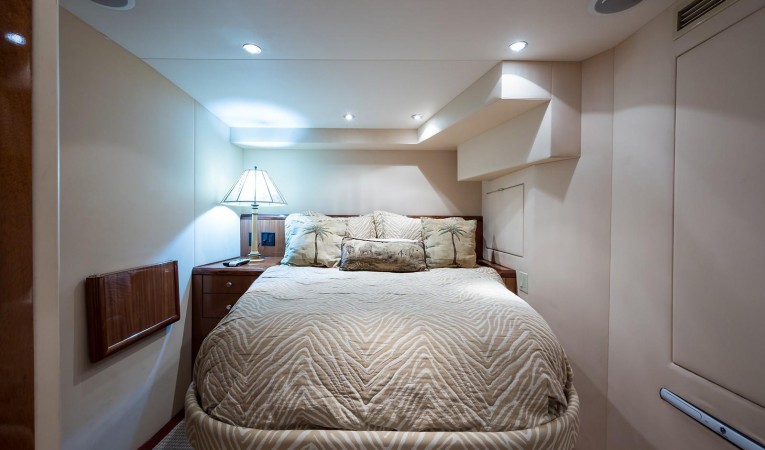 72 Hatteras Guest/Crew Stateroom