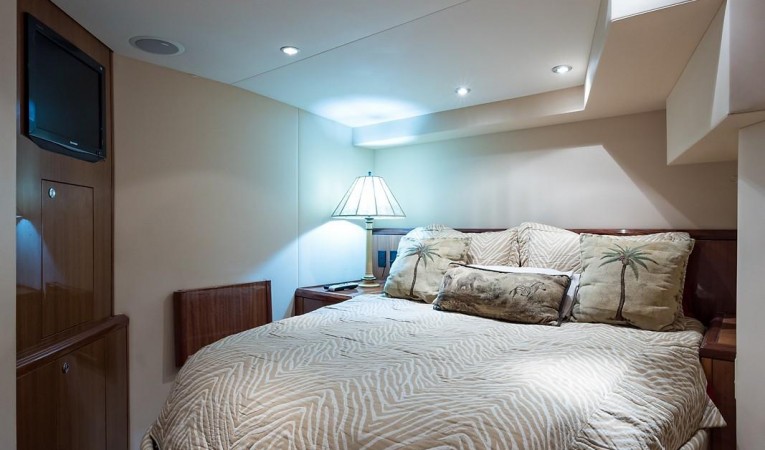 72 Hatteras Guest/Crew Stateroom