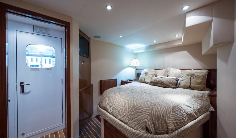 72 Hatteras Guest/Crew Stateroom