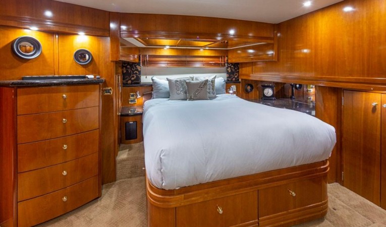 57 Carver Master Stateroom to the stb