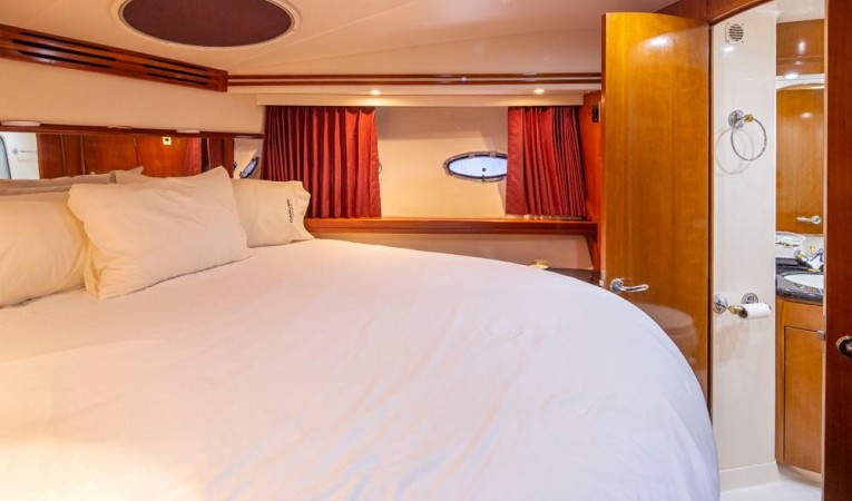57 Carver VIP  Stateroom /VIP Head