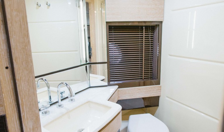 70 Azimut VIP Ensuite