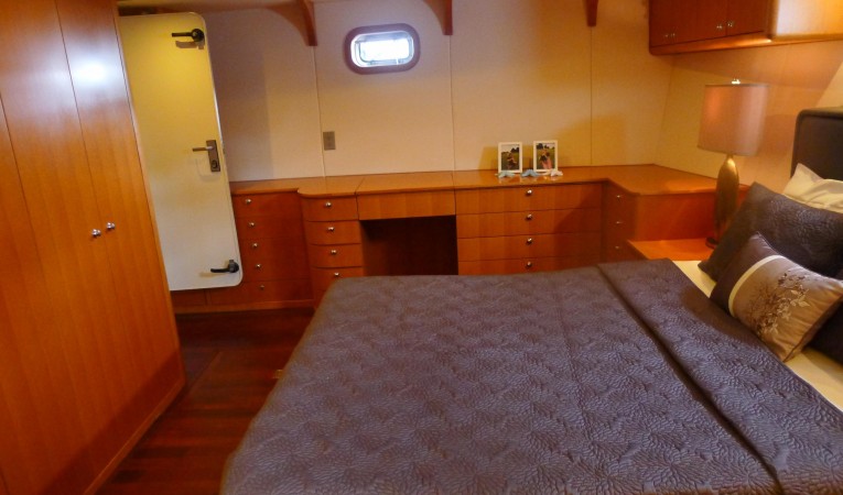 50 Cape Horn Master Stateroom