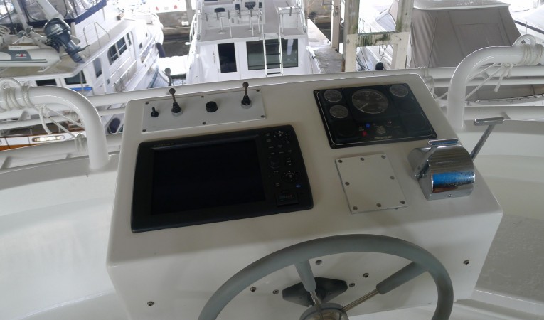 50 Cape Horn Flybridge Console