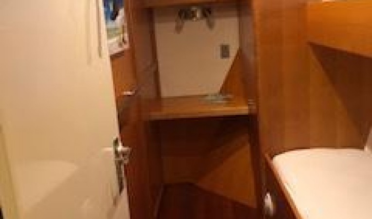 50 Cape Horn Starboard Guest Cabin