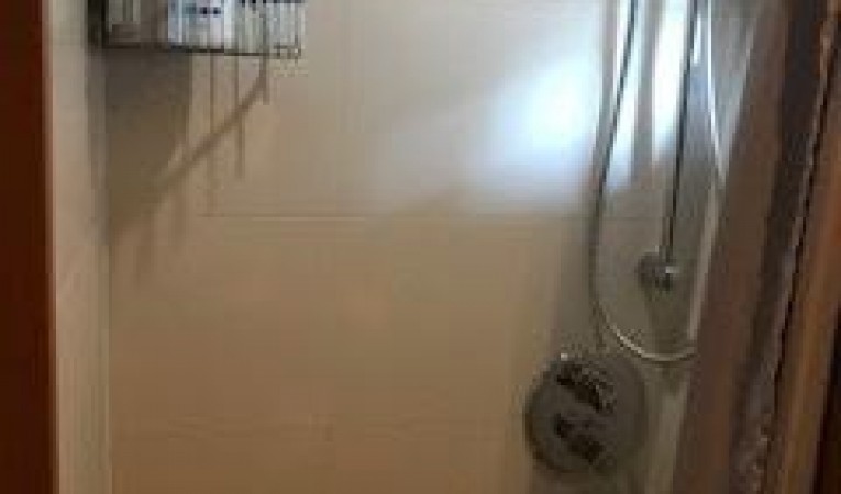 50 Cape Horn Guest Shower