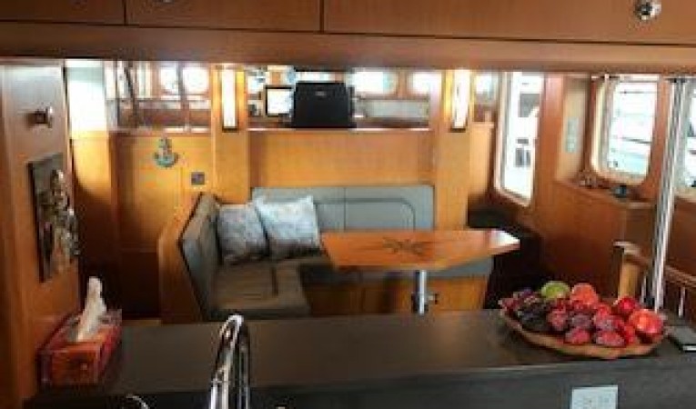 50 Cape Horn Galley/Salon