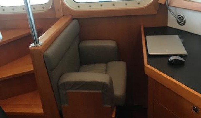 50 Cape Horn Desk/Companion Seat