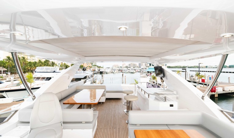 80 Azimut 