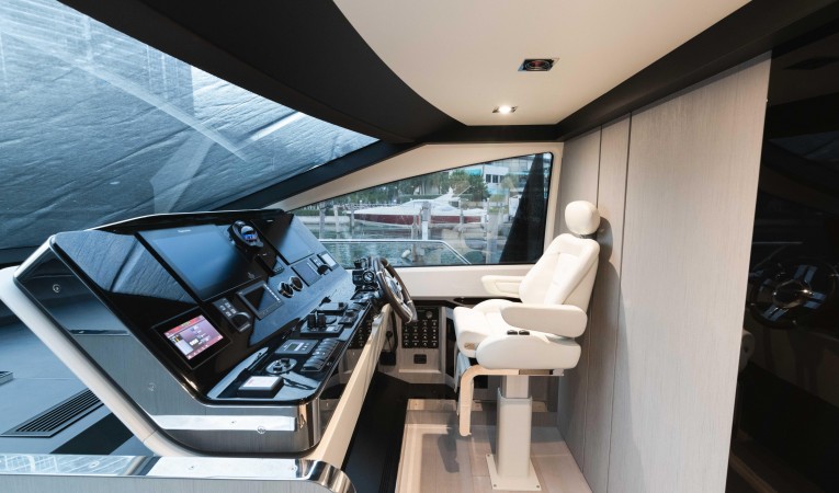 80 Azimut 