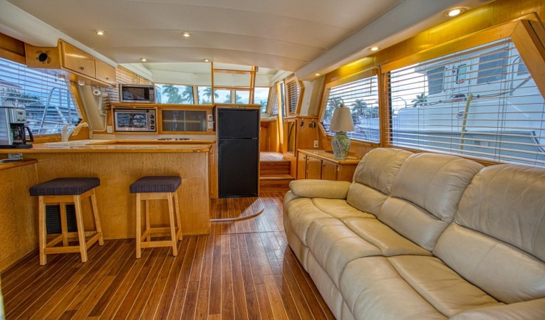 53 Navigator Salon/ Breakfast Bar