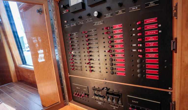 53 Navigator Electrical Switch Panel