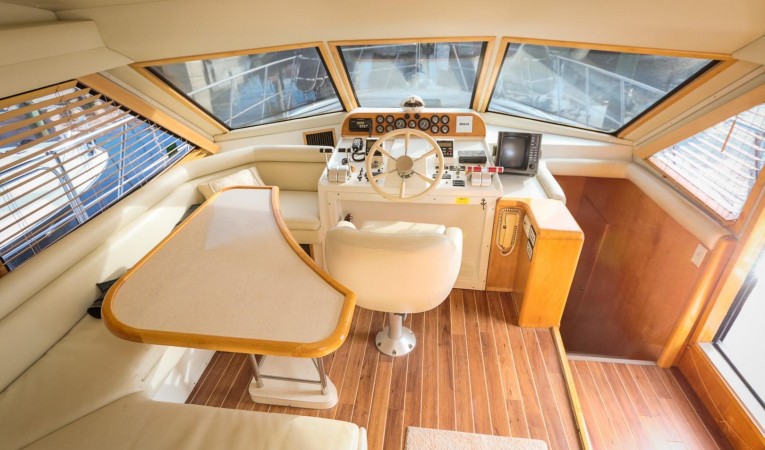 53 Navigator Pilot House