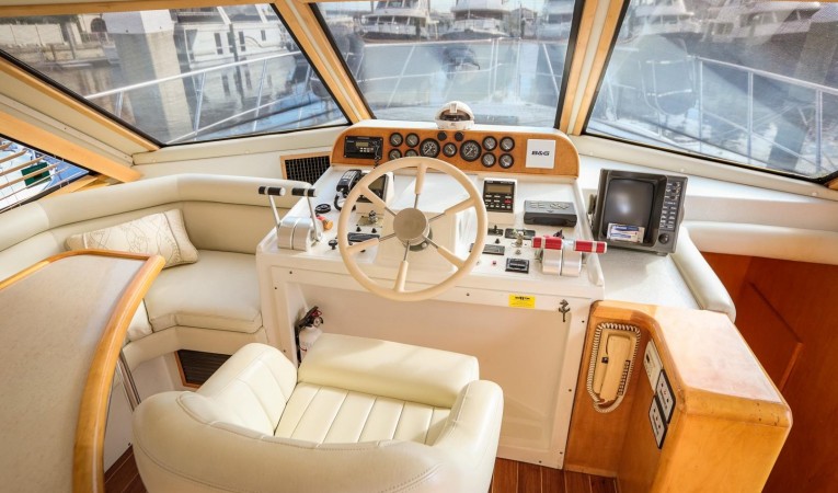 53 Navigator Pilot House