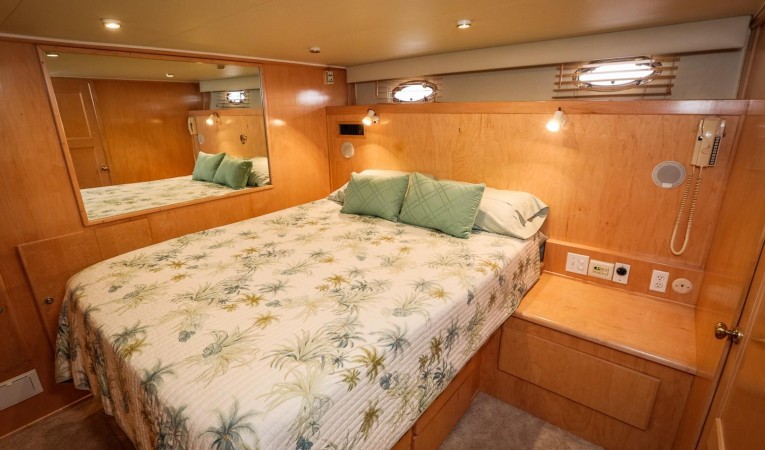 53 Navigator Master Ensuite Stateroom