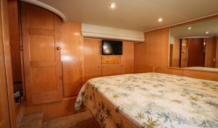 53 Navigator Master Stateroom